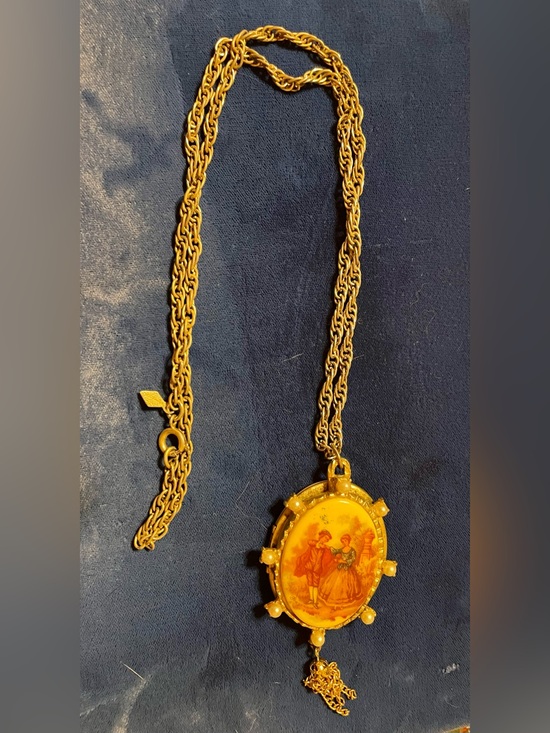 Sarah Coventry Jewelry - Unique Gold Tone Portrait Pendant Necklace - Women Jewelry